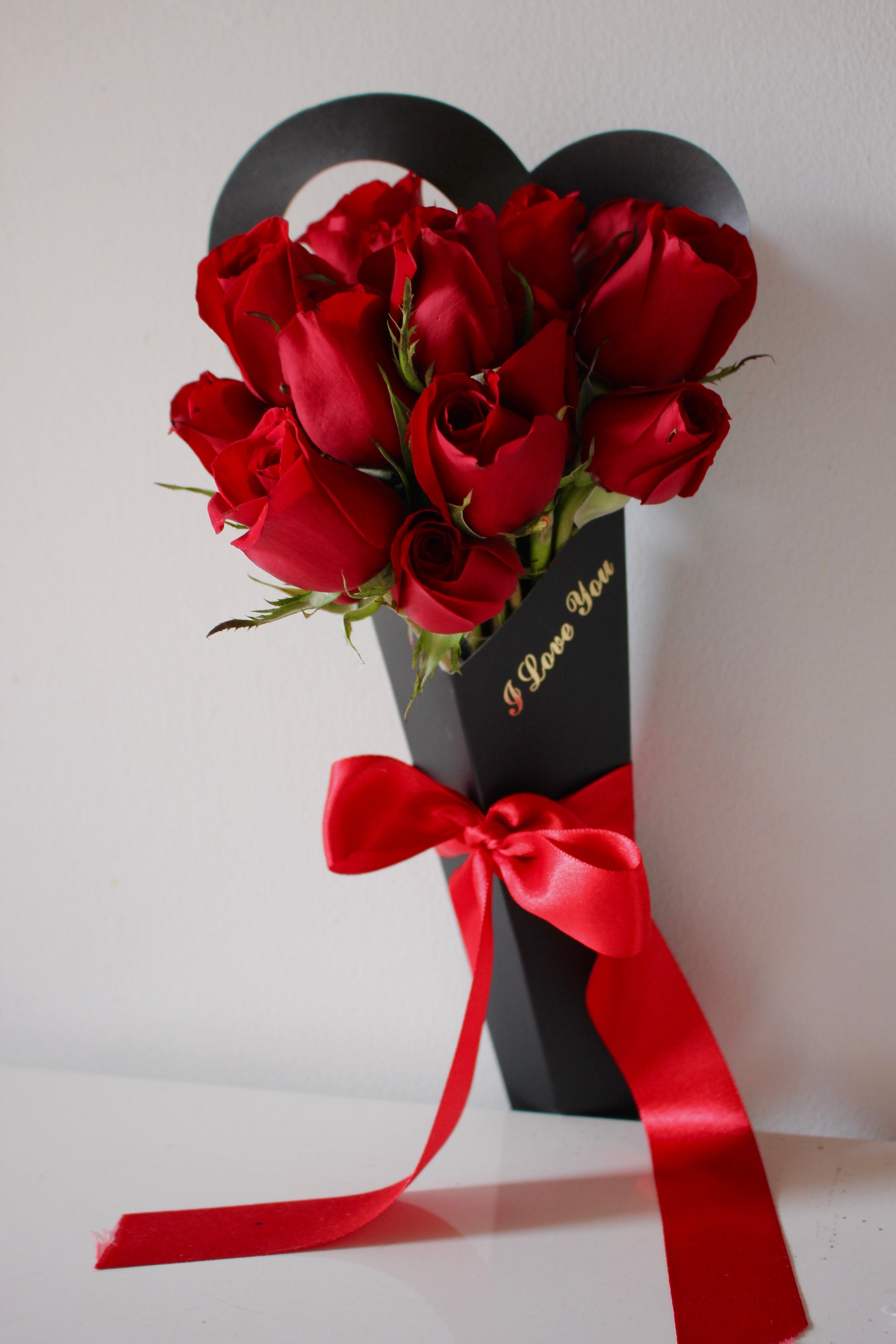 CONO DE 10 ROSAS "I LOVE YOU"