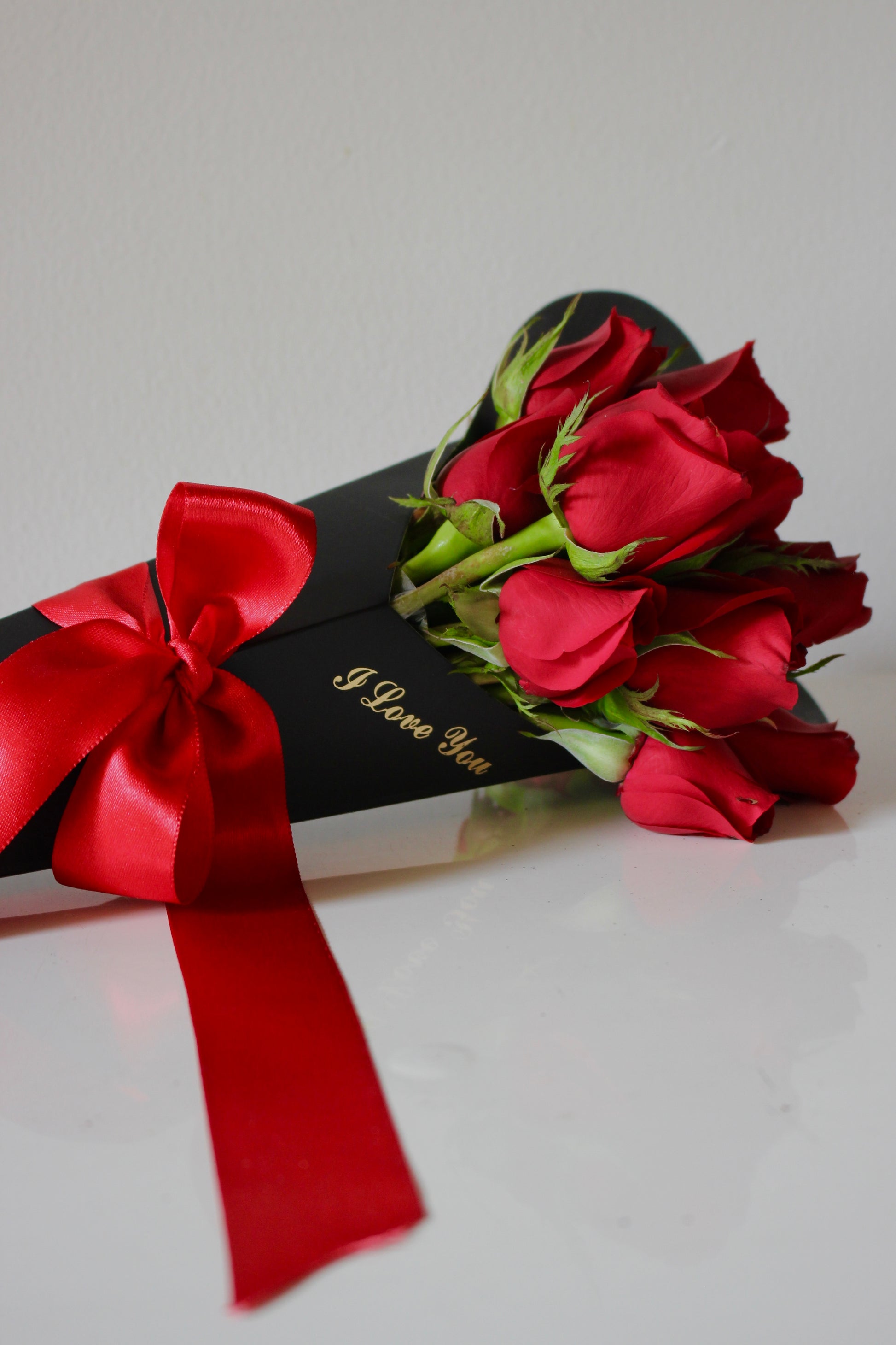 CONO DE 10 ROSAS "I LOVE YOU"