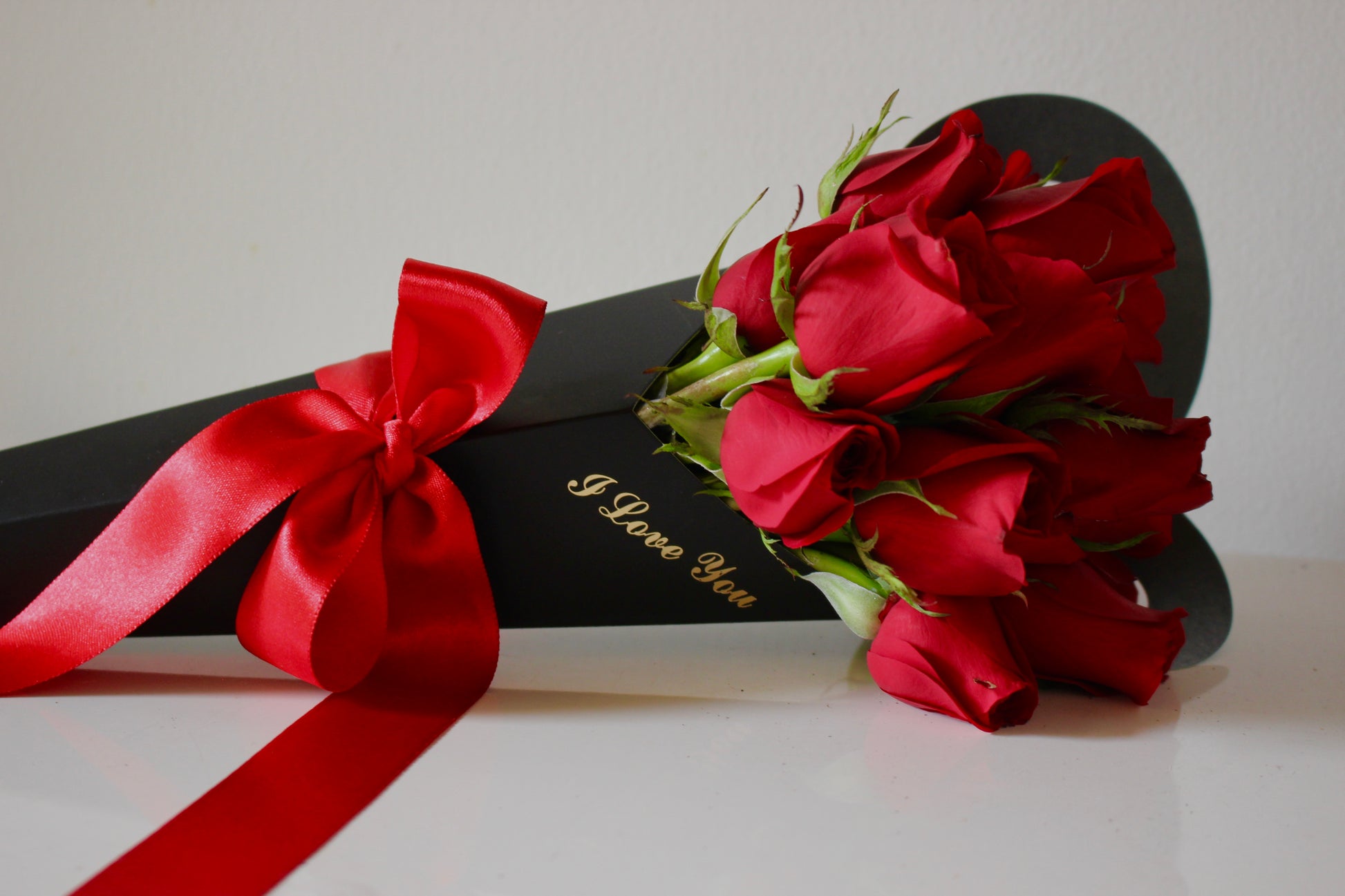 CONO DE 10 ROSAS "I LOVE YOU"
