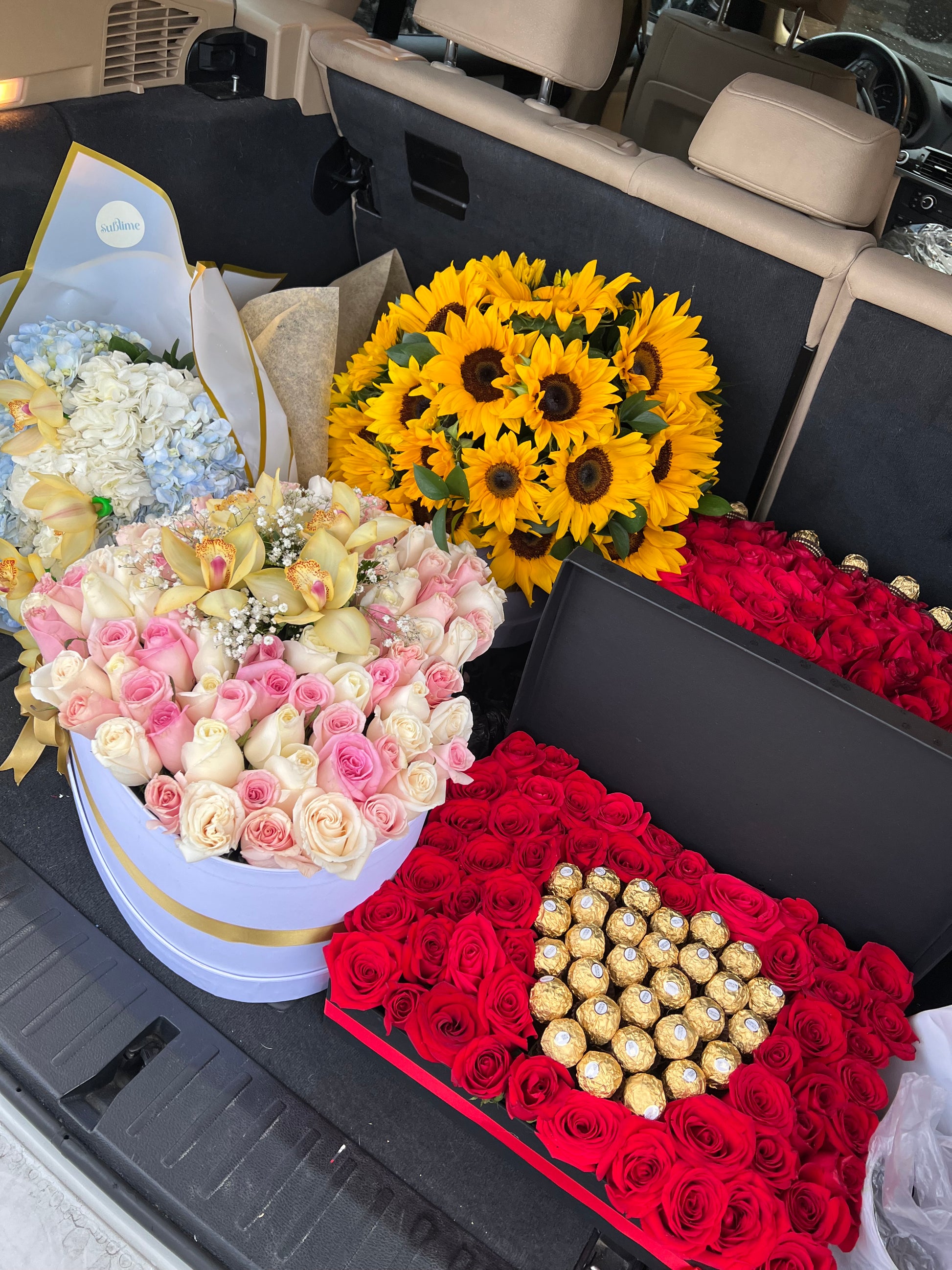 CAJA ROSAS CON CORAZÓN DE FERREROS