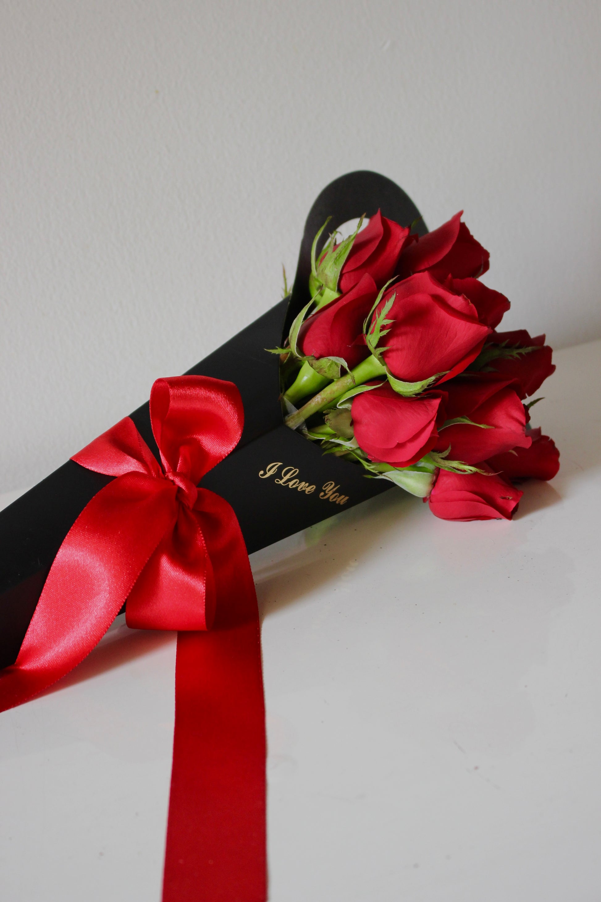 CONO DE 10 ROSAS "I LOVE YOU"